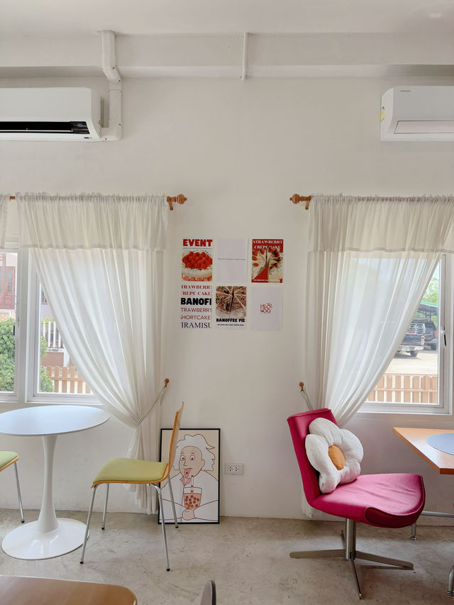 Iso 400 studio คาเฟ่มินิมอล สวยๆ ที่มหาสารคาม