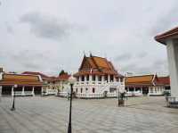 ไหว้พระ ขอพร ณ วัดกัลยาณมิตร วรมหาวิหาร