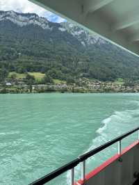 🚞絶景の旅の玄関口 ― インターラーケンで始まるアルプスの冒険