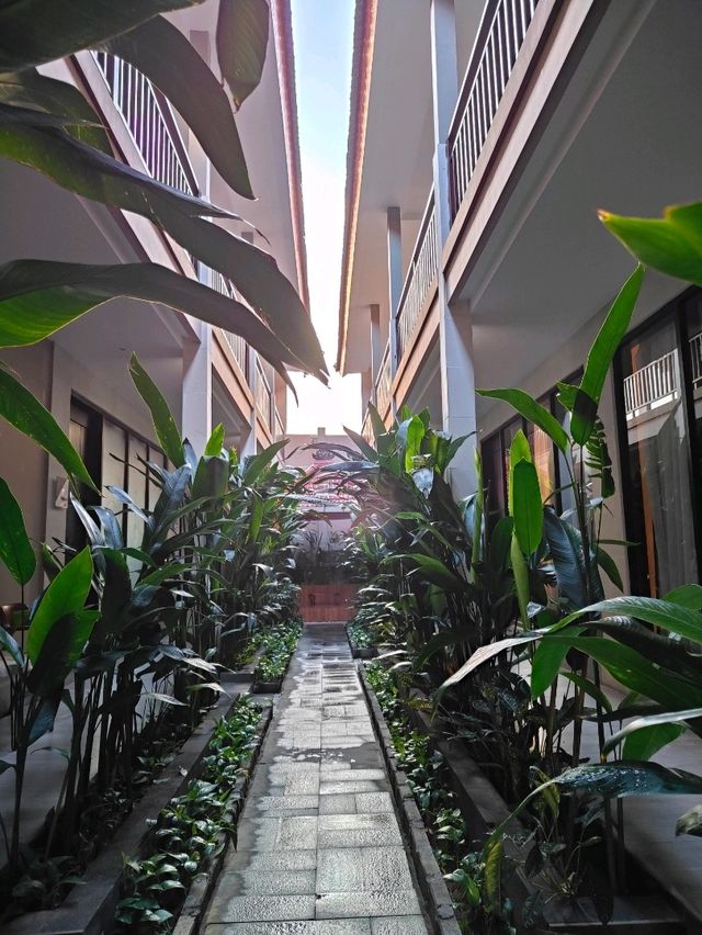 Sunshine Bali: Hidden Hospitality Beneath a Humble Facade