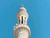 Serenity in the Sands – An-Namirah Mosque!