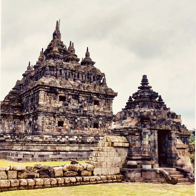 🌿✨ Plaosan Temple: Yogyakarta’s Twin Temples of Love & Harmony – A Solo Traveler’s Guide