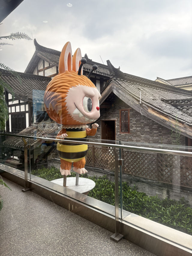 Chengdu Travel Diary: From Old Charm to Modern Glam 🐼🎋🧋🚂🍛