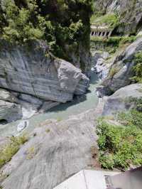花蓮九曲洞翠綠峽谷大自然美景