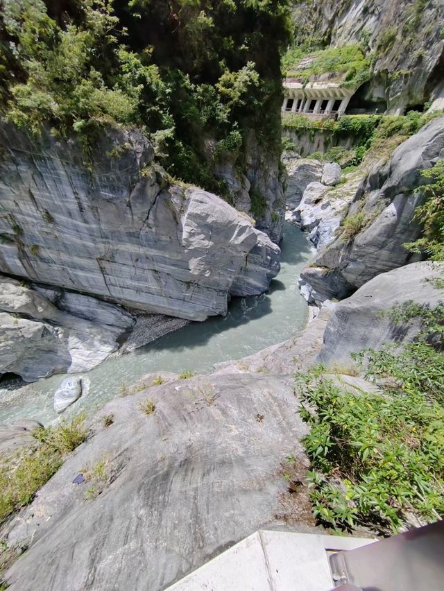 花蓮九曲洞翠綠峽谷大自然美景
