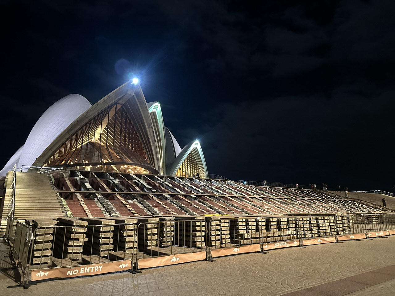 🎶 Ghé thăm Nhà hát Opera Sydney vào ban đêm - và xem hòa nhạc