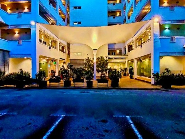 Sepang Itinerary | Cars, Shopping & Airport Stay