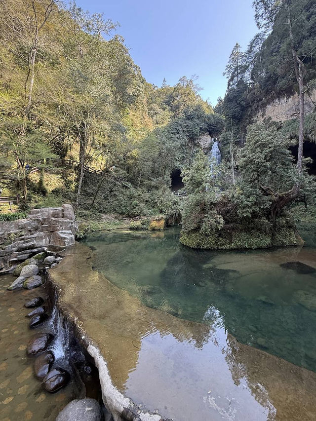 🌿💦 Serenity Unfolds at Songlong Rock Waterfall 🍃🏞️ 🌿💦 Serenity Unfolds at Songlong Rock Waterfall 🍃🏞️