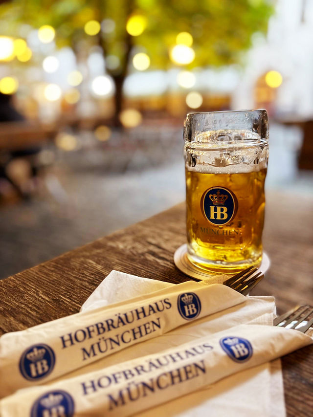 Satisfying lunch at Hofbräuhaus München