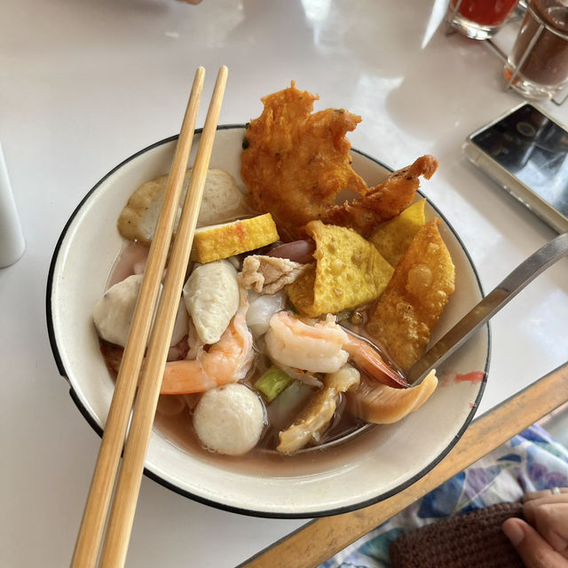  เกี๊ยวหนองบัว & Second Café (วังหลัง)