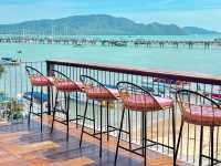 Lhong Bay Cafe คาเฟ่ดาดฟ้าวิวทะเล