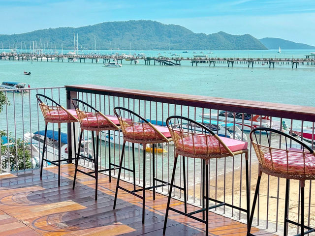 Lhong Bay Cafe คาเฟ่ดาดฟ้าวิวทะเล Lhong Bay Cafe คาเฟ่ดาดฟ้าวิวทะเล