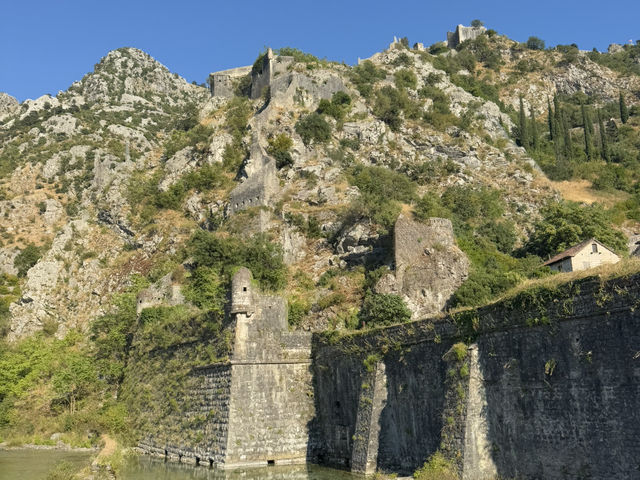 🏰🌊 OLD TOWN KOTOR — A MEDIEVAL ESCAPE IN MONTENEGRO 🇲🇪✨