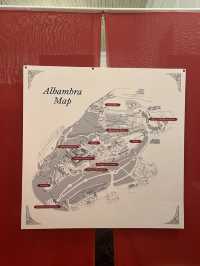 Di depan bangunan megah, seni berbicara lewat keramik, guci,