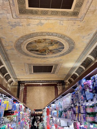 テアトロ・イタリア – ヴェネツィアの歴史的な劇場を改装した