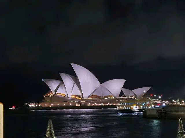 Sydney Free Travel (Sydney Opera House Tour)