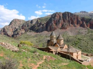 Noravank – medieval Armenia in stone and canyon