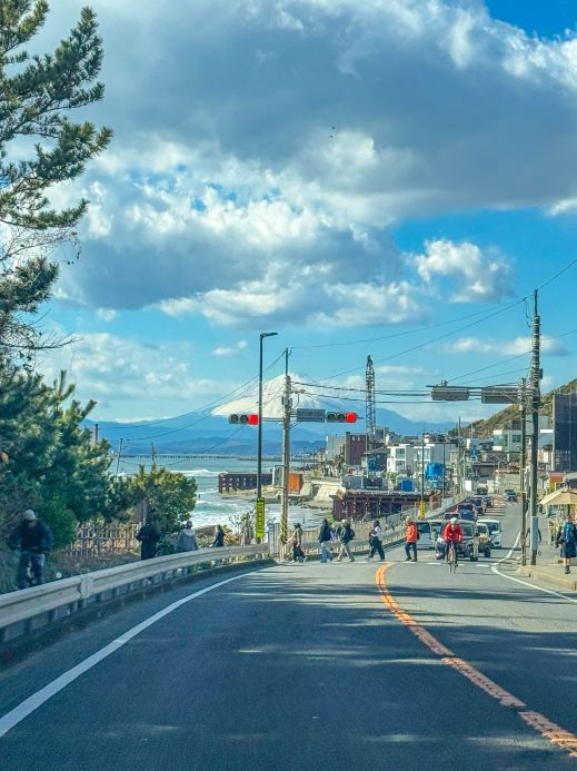 鎌倉、駐車場を探す暇もない…道中の景色。 | Trip.com 鎌倉