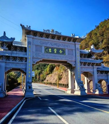 Uncovering Fujian’s Hidden Marvel: The Mind-Blowing Wanfo Cave at Hezhangyan 🛕✨