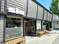 Vancouver에서 나름 유명한 핫한 카페 Slo coffee”
