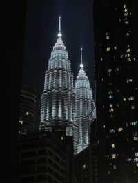 Petronas Twin Towers Glow Like a Dream on Holidays ✨
