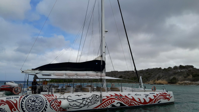 A pleasure boat near Jan Thiel beach.