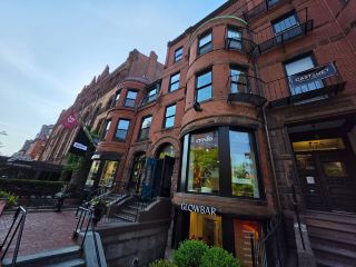 New England road trip! One of the best America's most iconic journey! Ive'd done it with my friends  last year and  came back on a road trip this year with my parents too. So much fun! So many beautiful places to see!  Sharing some photos because I have tons of them.😘  And  Sharing some places that i'ts worth it to visit! 🕶📍 Boston 📍Old Portland📍Kennebunkport 📍Boothbay Harbor📍Marginal Way📍Bar Harbor Maine📍New Hampshire📍Vermont📍Rhode Island
