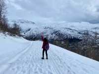 🏔️🇳🇴 A Spring Hike to Trolltunga: Norway’s Jaw-Dropping Beauty 