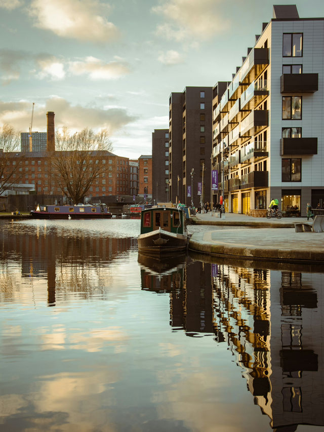 Manchester’s Day & Night Riverwalk: From Sunrise to Starlight 🌇