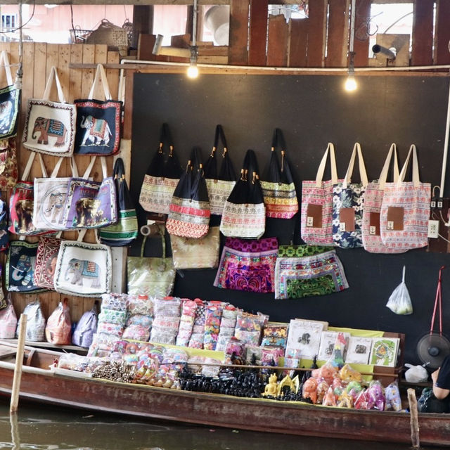 Thailand🇹🇭Discover the Vibrant Charm of Floating Market – A Must-Visit🚣‍♂️