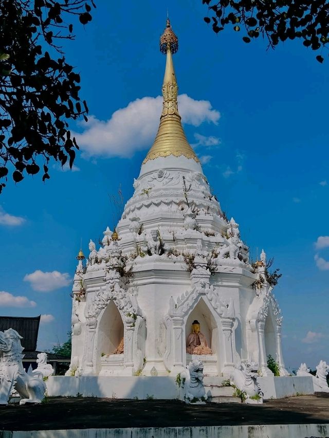 Wat Phra Bat Huai Tom — Sacred Hmong Temple in Lampang