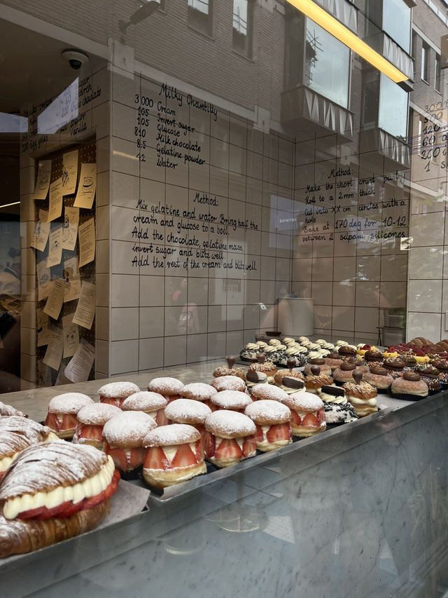 London’s Cutest Donut Shop! | Donutelier by Roladin 🍩🌸