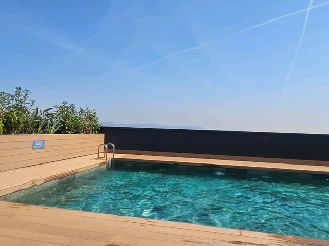 four points barcelona rooftop pool