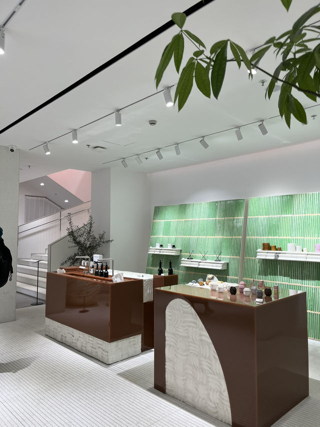 Shop Like a Local🛍️