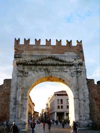 ออกัสตัส โกลว์🌙