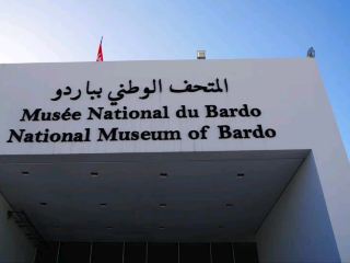 晴れた博物館散策。
バルドー国立博物館で時を超えた宝物を体験しよう 🏛️🐾