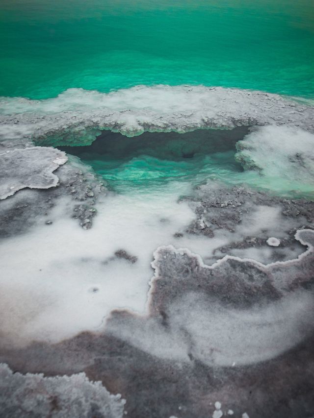 Prettiest Emerald Salt Lakes in China 😍