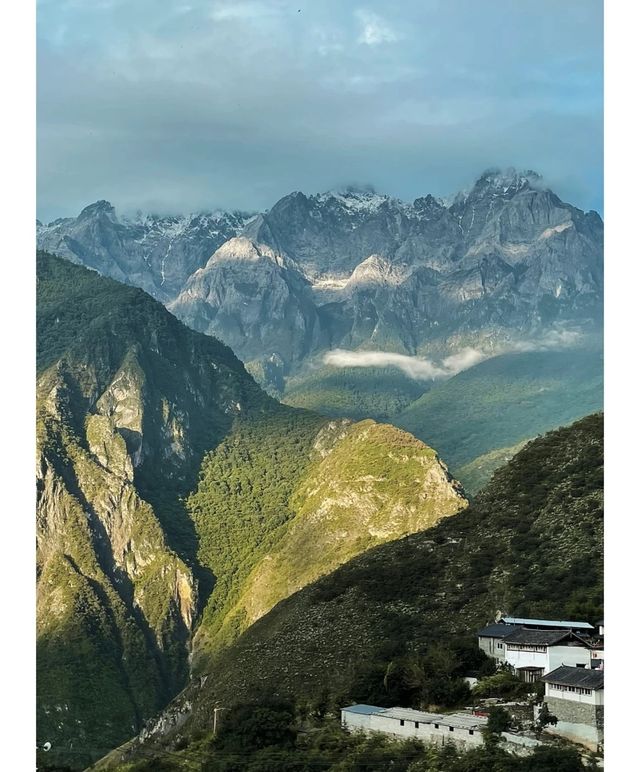 Cloud Peak Wilderness Luxury Designer Hotel offers views of snow-capped mountains.