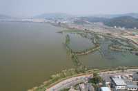 異龍湖是雲南省九大高原湖泊之一，是石屏人民的母親湖，屬省級風景名勝區
