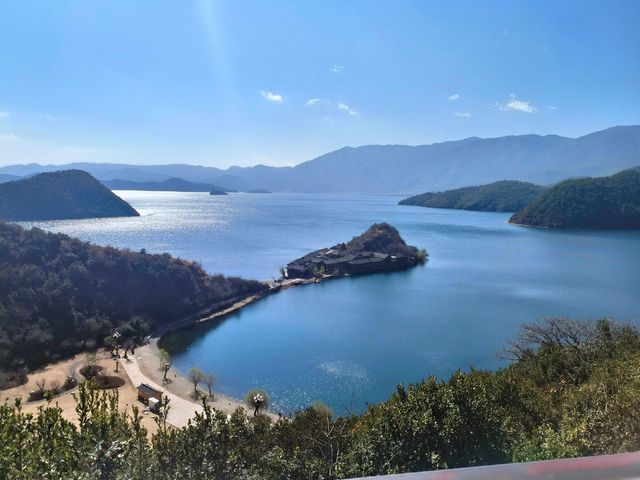 3月的泸沽湖，湖光山色最醉人