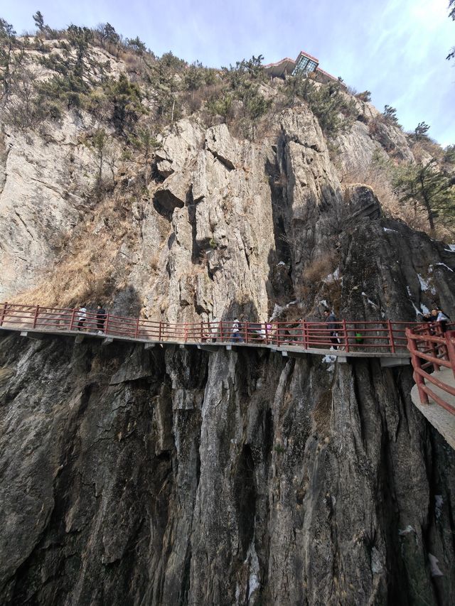 老君山的絕壁棧道