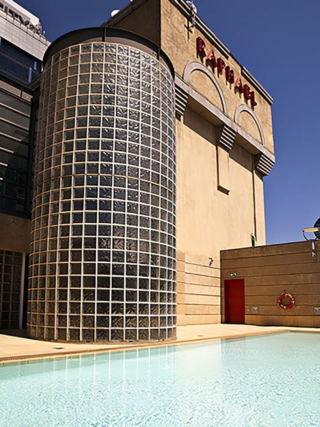 🌟🏨 Sandton's Stylish Sleeps: Raphael Suites! 🛌✨
