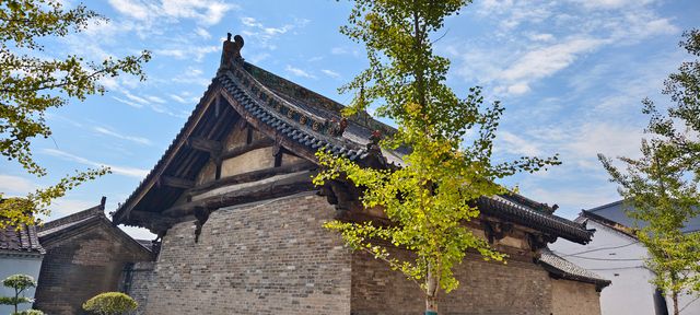 高平鐵佛寺。