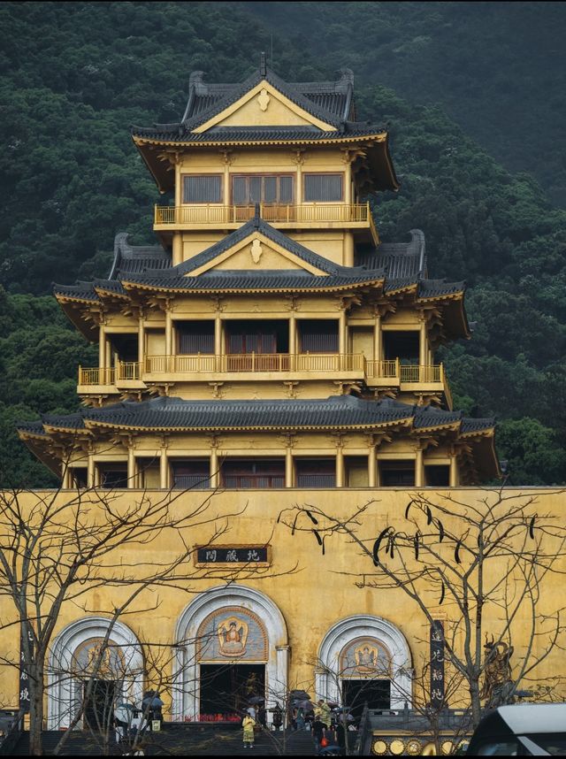 山與山不見面，再見容易，再見難。