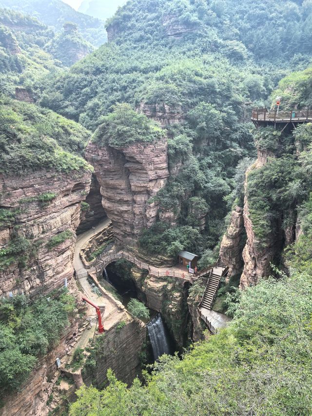 黃崖洞風景區。