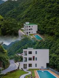 安吉走進原木風情民居——神龍·聽溪見山