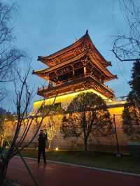 先有琵琶行還是先有琵琶亭？夜色醉人