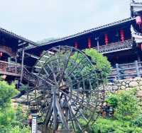 來楓香瑤寨，打卡山頂無邊際泳池