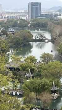 古城牆上觀東湖