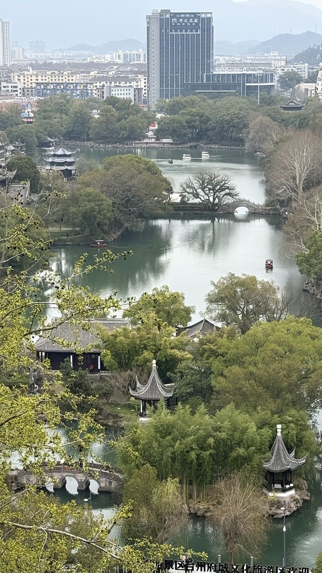 古城牆上觀東湖